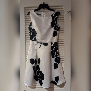 소형 현가 Satin Rose Black & White Fit and Flair Dress | Size S